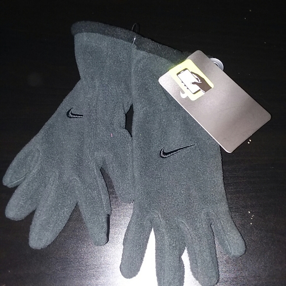 Nike Gloves - Picture 1 of 1